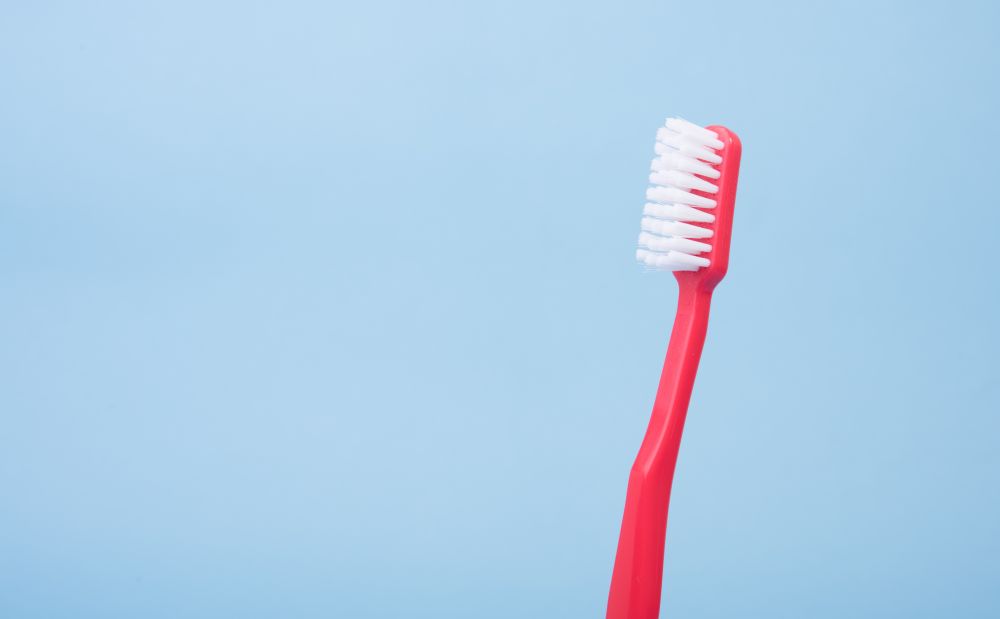 Hur kan man förebygga hål i tänderna?