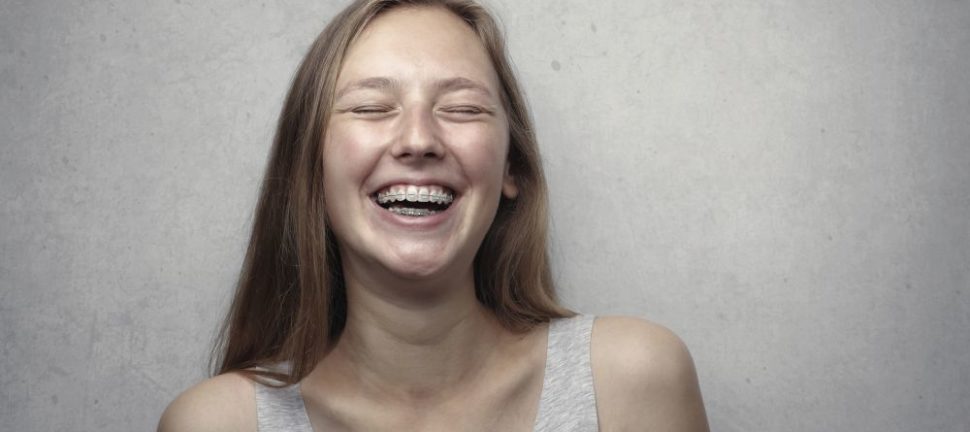 Resan till ett strålande leende – allt om tandställningar