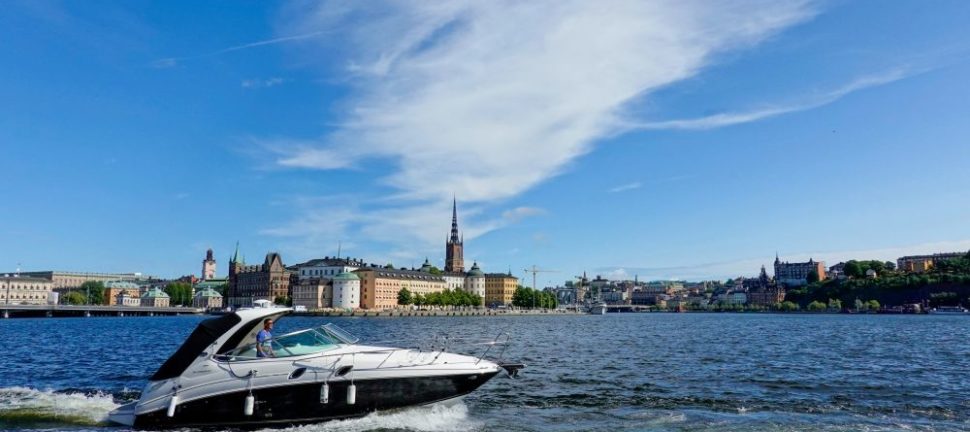 Utforska Stockholms skärgård på en båt mellan Stavsnäs och Sandhamn
