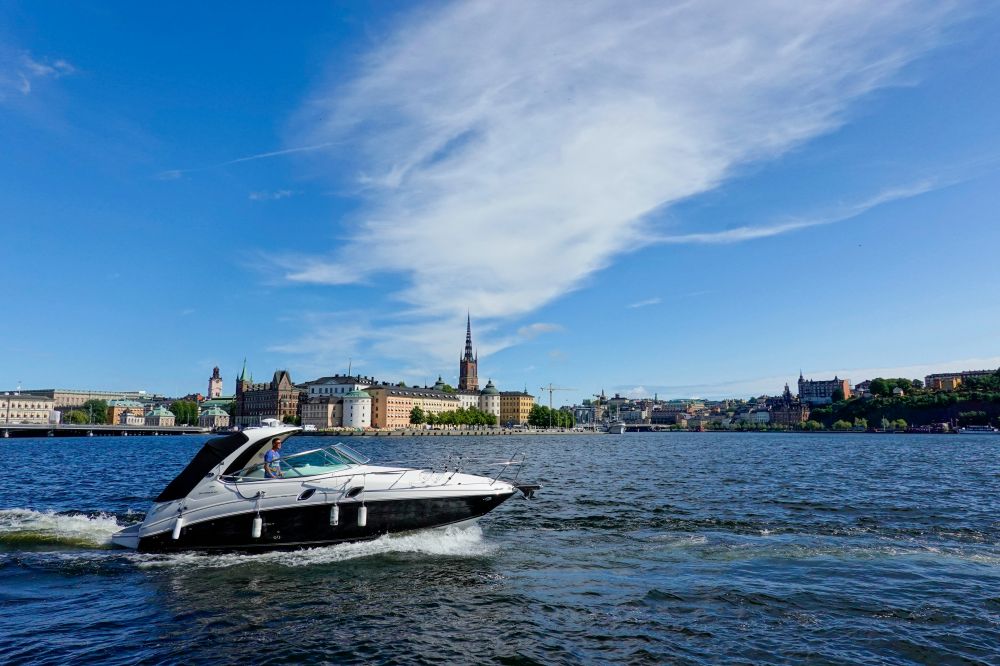 Utforska Stockholms skärgård på en båt mellan Stavsnäs och Sandhamn