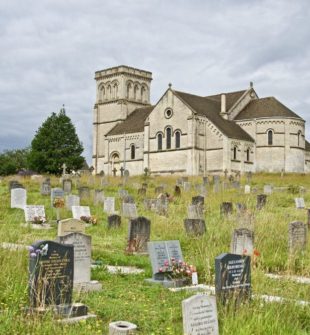 Rengöring av gravsten  så bevaras minnet på ett varsamt sätt