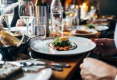 Restaurang sundbyberg  mat, sport och avslappnat häng i ett och samma kvarter