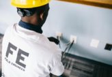 Vad gör en industri elektriker och varför är rollen så viktig?
